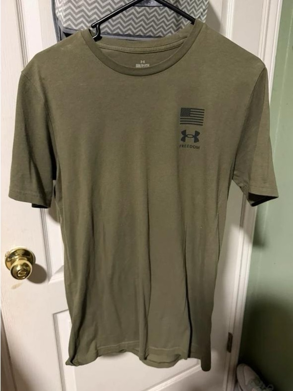 Under Armour Men’s Olive Green Freedom Crew Neck Short Sleeve Tee